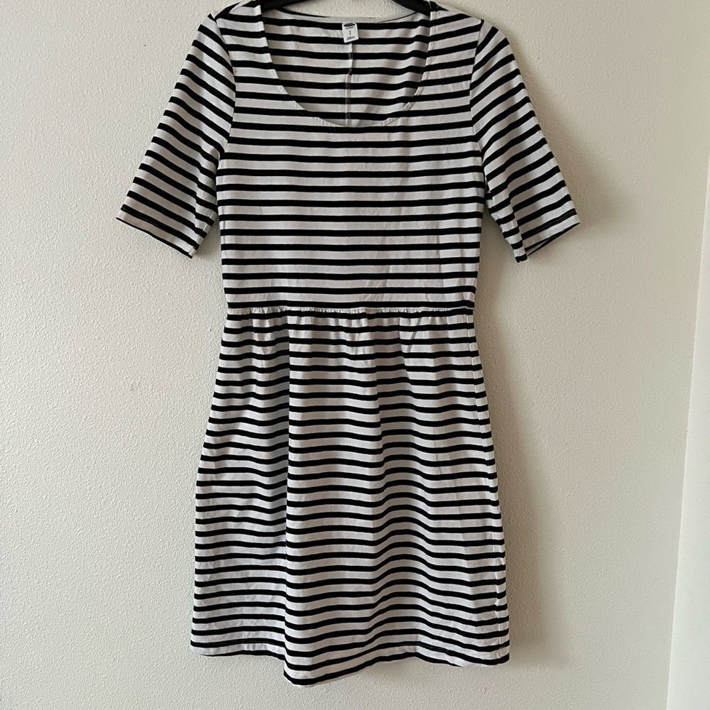 Old Navy Women black & white striped fit and flare dress Small Cotton Stretch